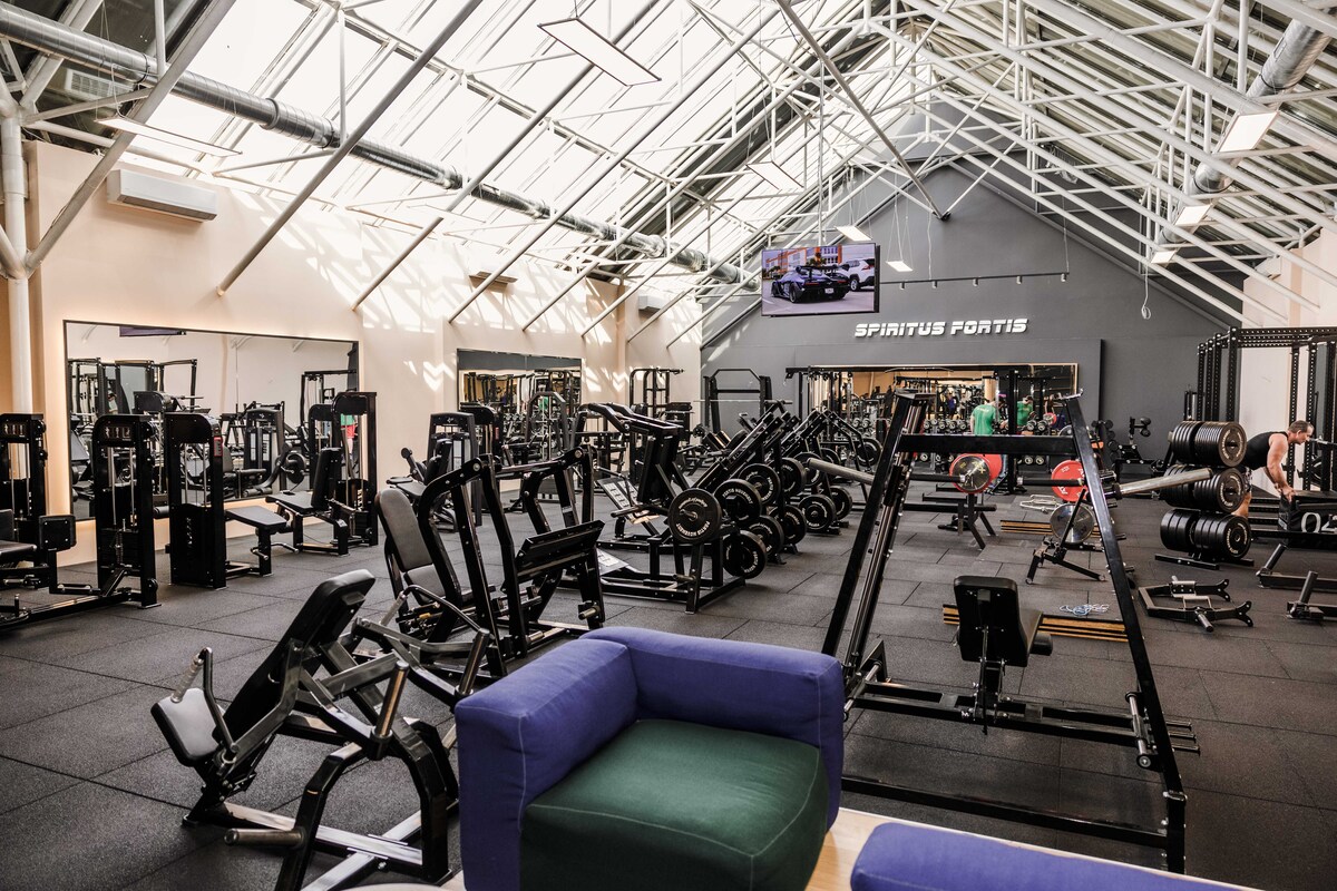 Moderna recepcija i ulazni prostor Fortis Gym teretane
