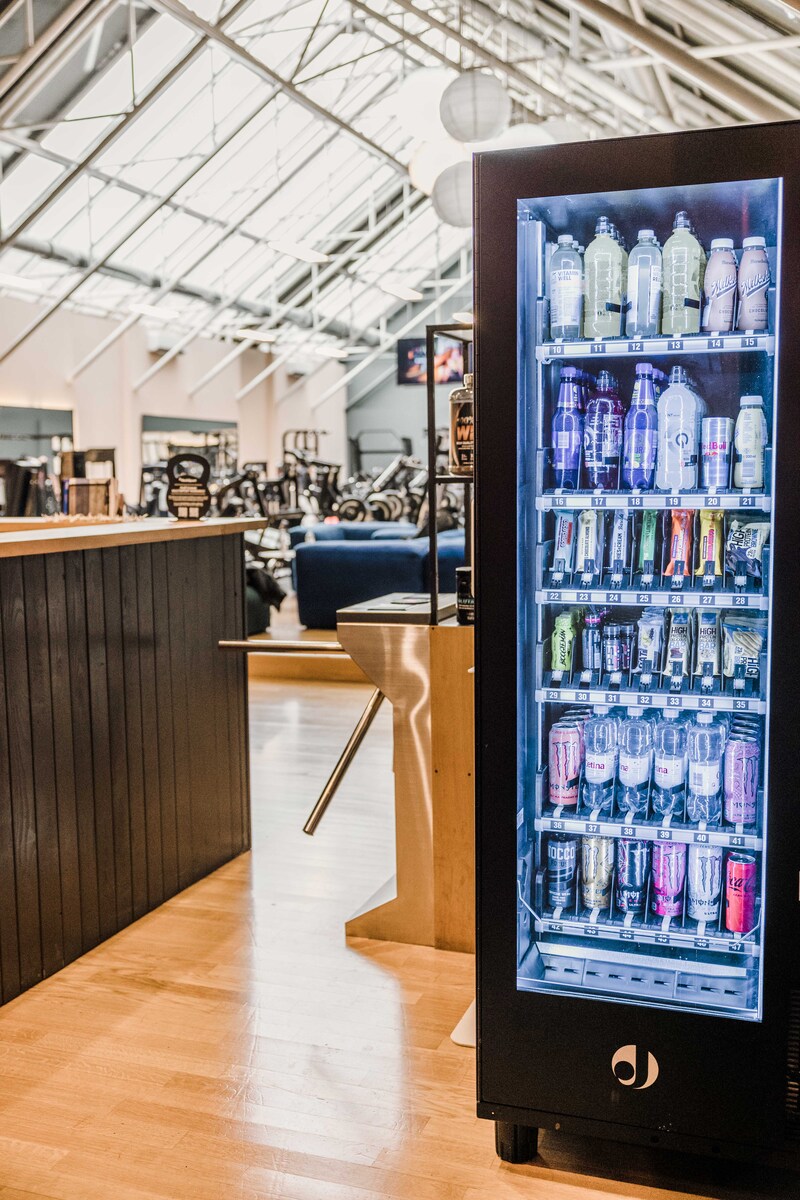 Cardio zona s profesionalnim trakama za trčanje i biciklima